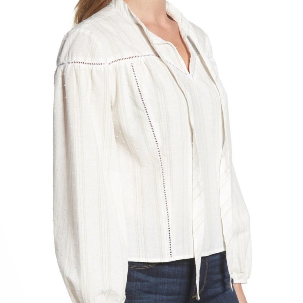 Caslon Woven Peasant White Top, Textured Details